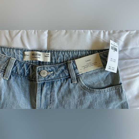 NWTs Hollister Sz 8 LowRise Loose Through Hip and Thigh Straight Leg Jeans - Picture 3 of 6